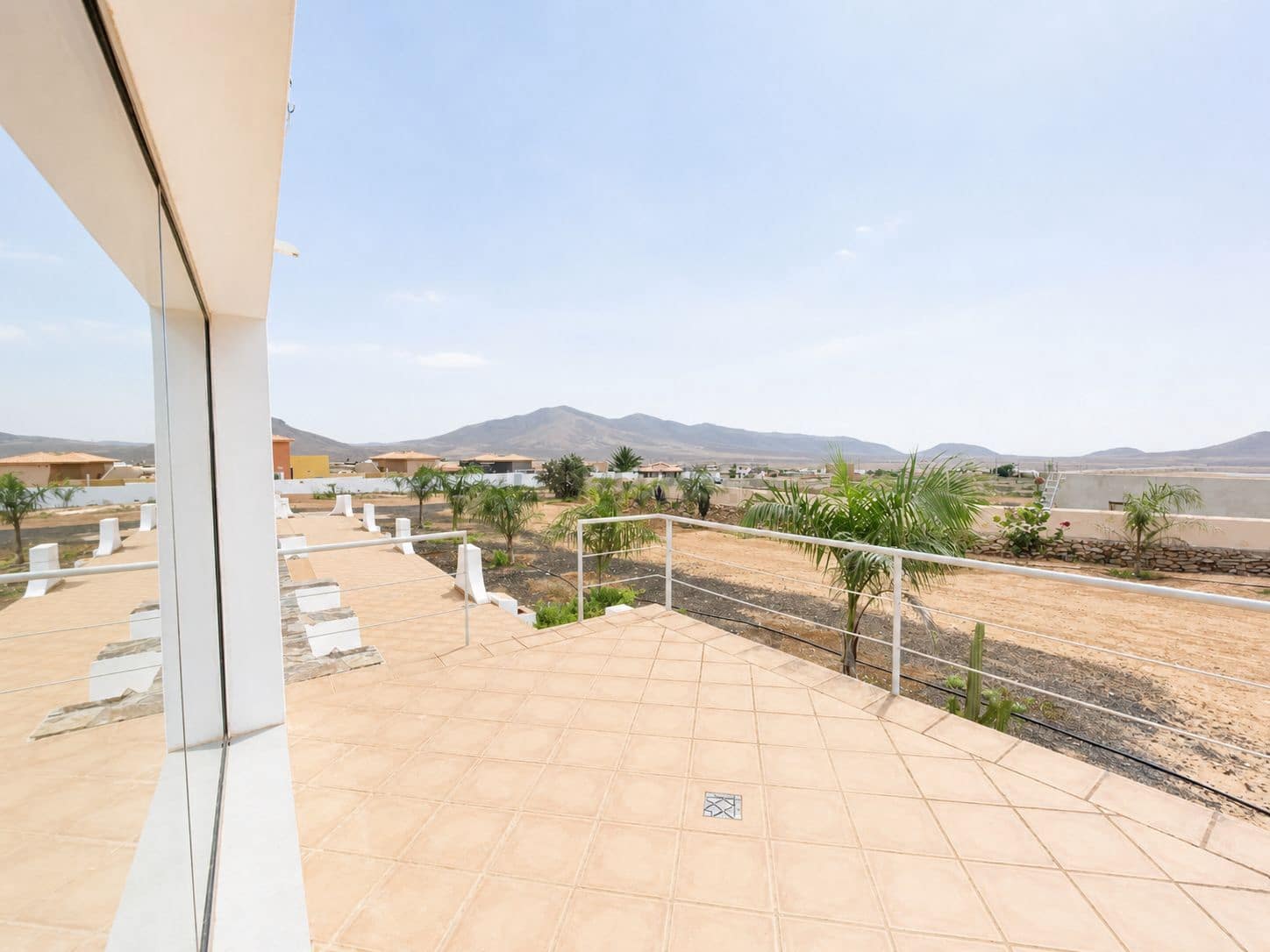 4 bedroom Villa for sale in Antigua with garage - € 590,000 (Ref: 9542159)