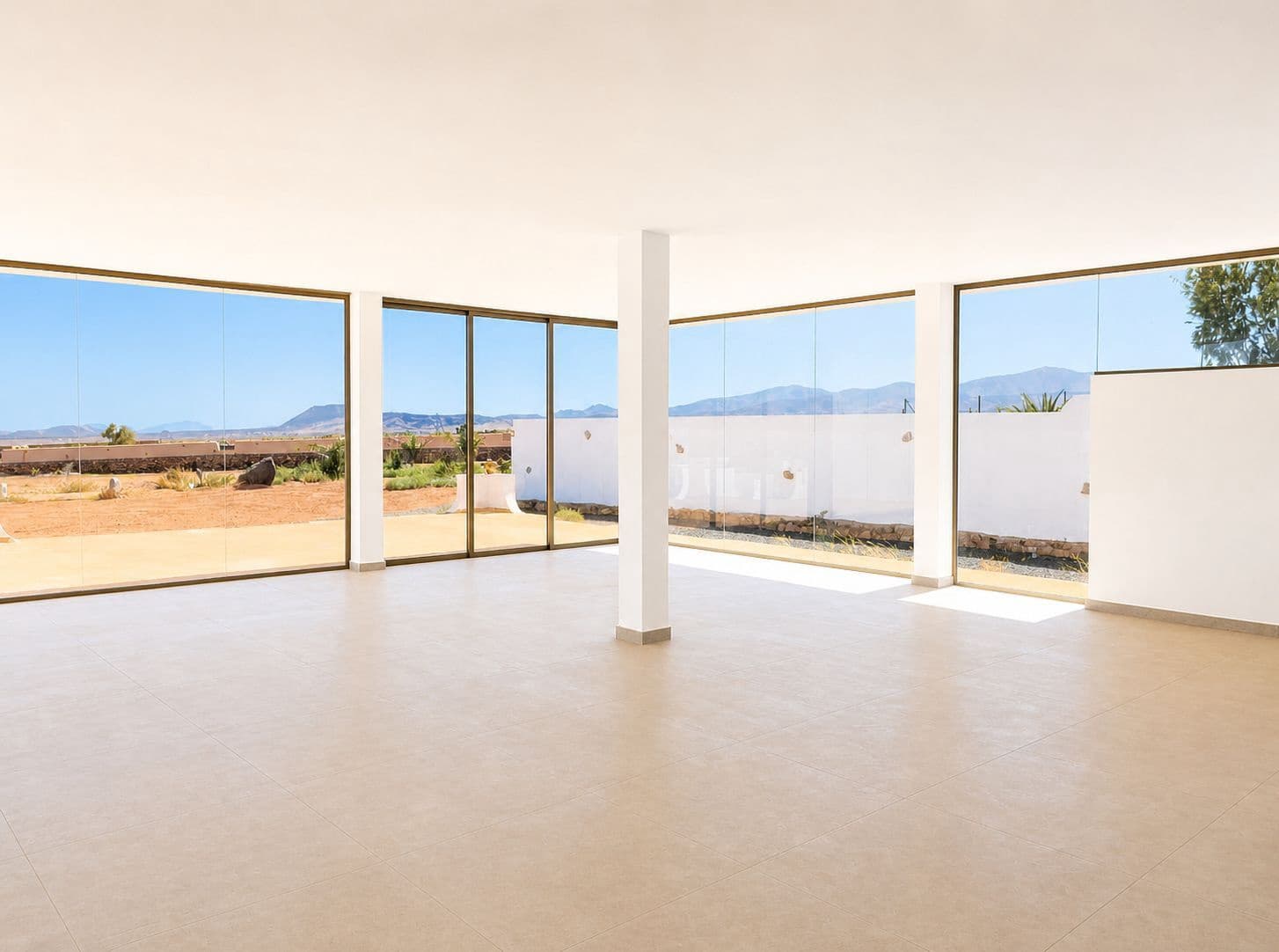 4 bedroom Villa for sale in Antigua with garage - € 590,000 (Ref: 9542159)