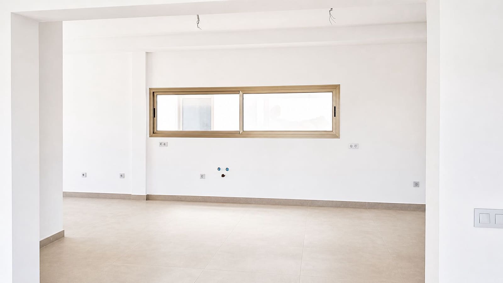 4 bedroom Villa for sale in Antigua with garage - € 590,000 (Ref: 9542159)