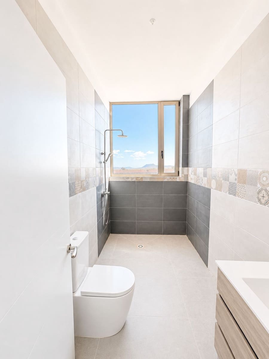 4 bedroom Villa for sale in Antigua with garage - € 590,000 (Ref: 9542159)