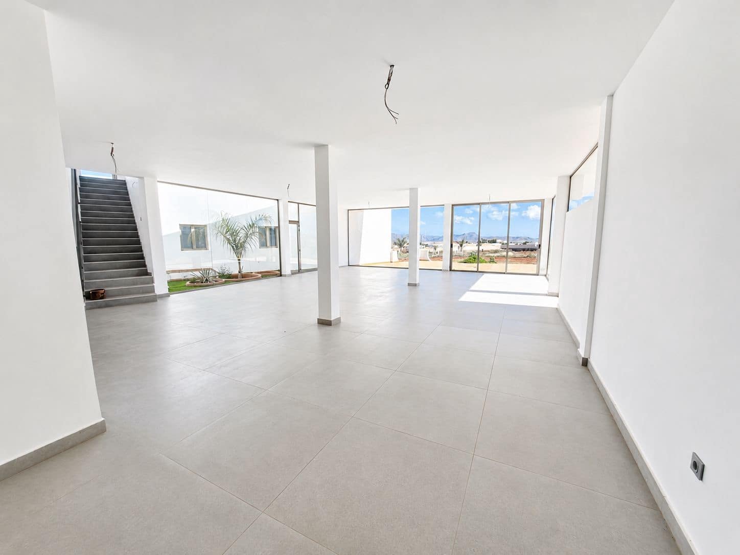 4 bedroom Villa for sale in Antigua with garage - € 590,000 (Ref: 9542159)