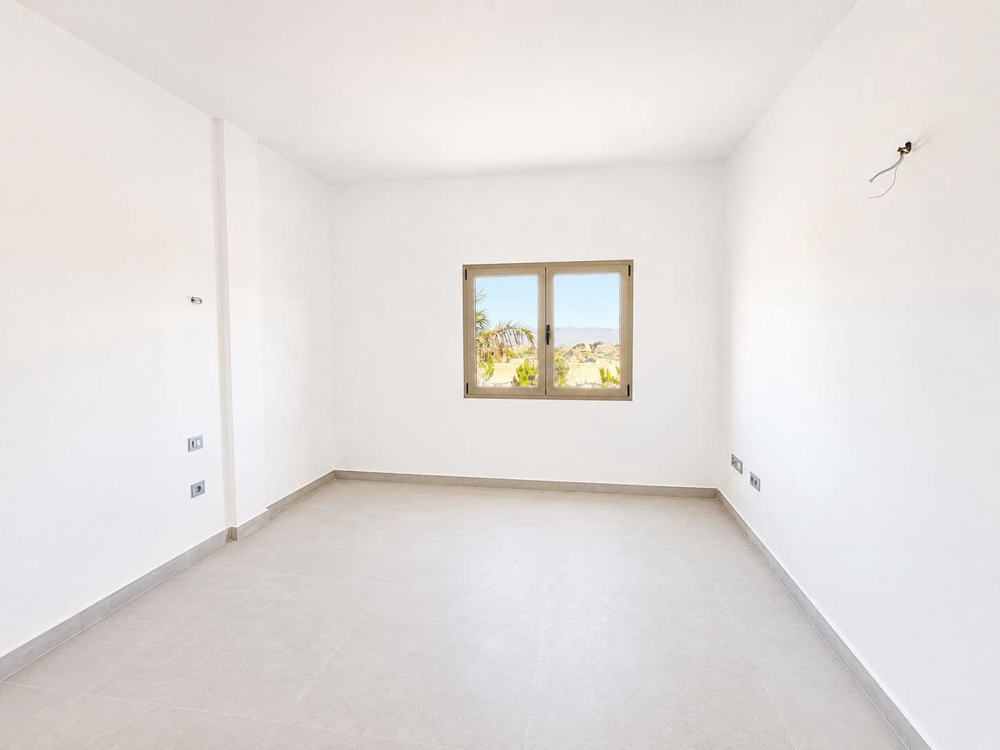 4 bedroom Villa for sale in Antigua with garage - € 590,000 (Ref: 9542159)