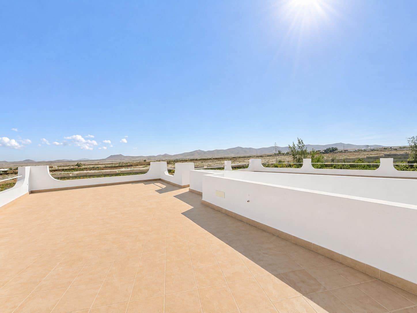 4 bedroom Villa for sale in Antigua with garage - € 590,000 (Ref: 9542159)