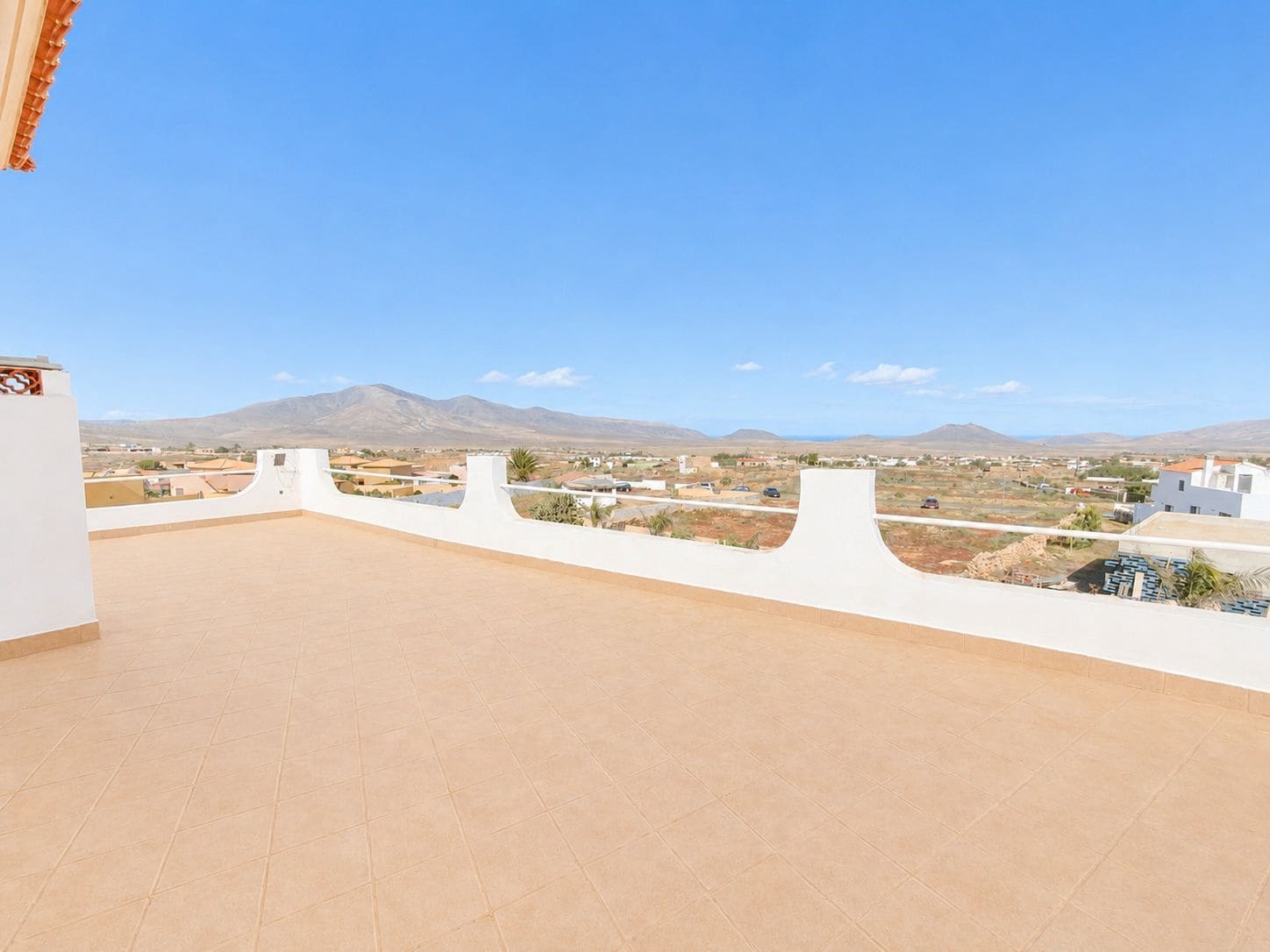 4 bedroom Villa for sale in Antigua with garage - € 590,000 (Ref: 9542159)
