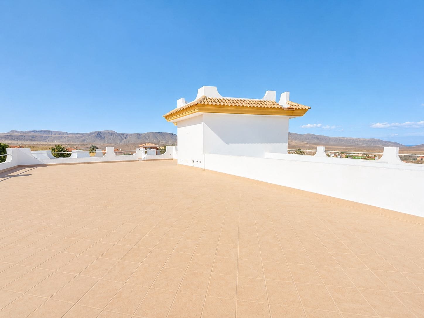 4 bedroom Villa for sale in Antigua with garage - € 590,000 (Ref: 9542159)