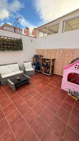 3 makuuhuone Omakotitalo myytävänä paikassa Puerto del Rosario mukana 
autotalli - 299 000 € (Ref: 9542162)