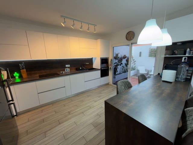 3 makuuhuone Omakotitalo myytävänä paikassa Puerto del Rosario mukana 
autotalli - 299 000 € (Ref: 9542162)