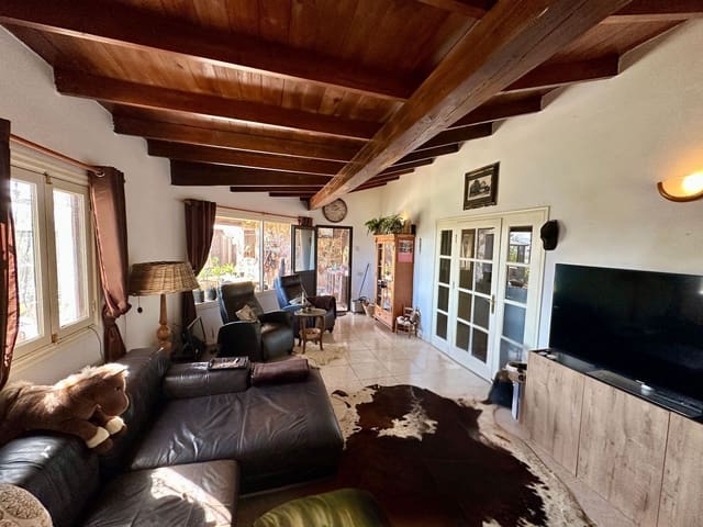 5 soverom Villa til salgs i Triquivijate, Antigua med svømmebasseng - € 499 000 (Ref: 9542163)