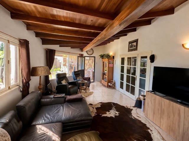 5 sypialnia Willa na sprzedaż w Triquivijate, Antigua z basenem - 499 000 € (Ref: 9542163)