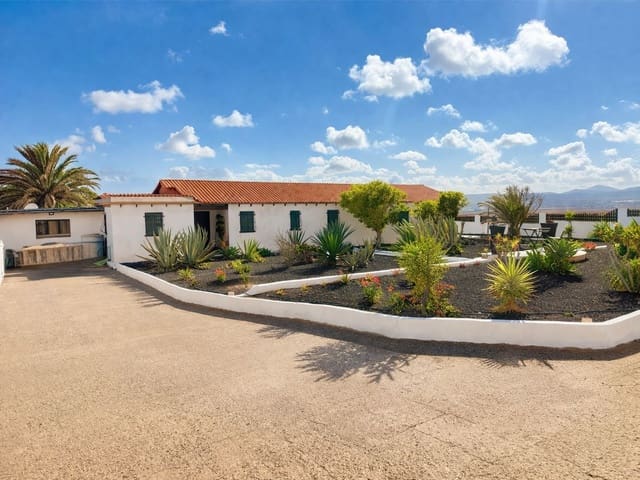 5 sypialnia Willa na sprzedaż w Triquivijate, Antigua z basenem - 499 000 € (Ref: 9542163)