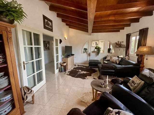 5 sypialnia Willa na sprzedaż w Triquivijate, Antigua z basenem - 499 000 € (Ref: 9542163)