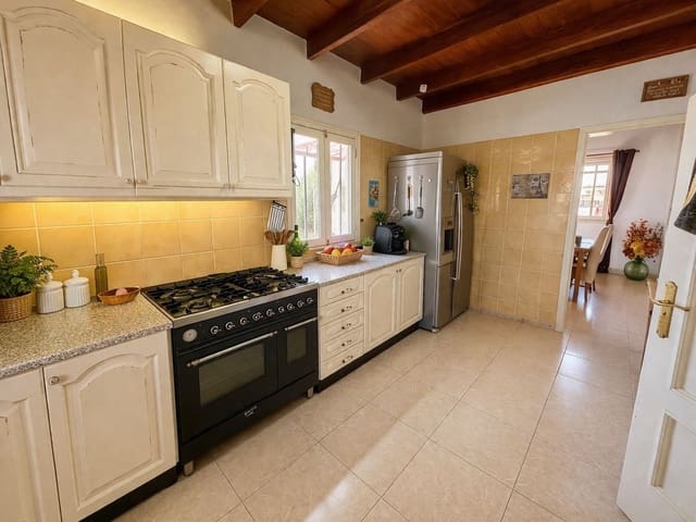 5 sypialnia Willa na sprzedaż w Triquivijate, Antigua z basenem - 499 000 € (Ref: 9542163)