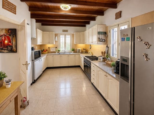 5 sypialnia Willa na sprzedaż w Triquivijate, Antigua z basenem - 499 000 € (Ref: 9542163)