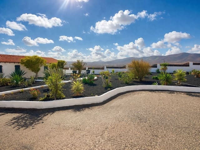 5 sypialnia Willa na sprzedaż w Triquivijate, Antigua z basenem - 499 000 € (Ref: 9542163)