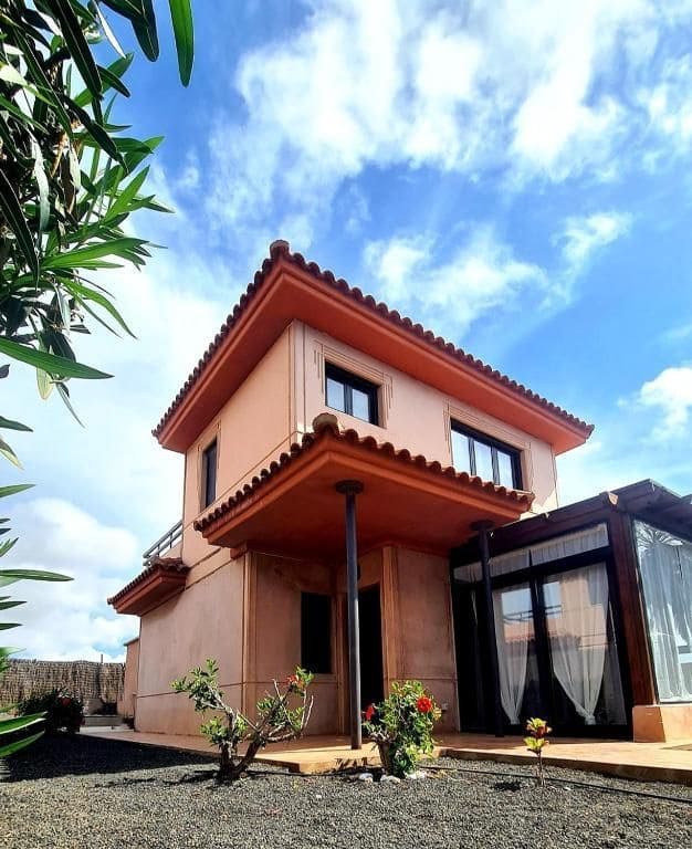 3 slaapkamer Villa te koop in Corralejo met zwembad garage - € 289.000 (Ref: 9542164)