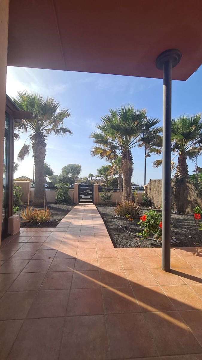 3 slaapkamer Villa te koop in Corralejo met zwembad garage - € 289.000 (Ref: 9542164)