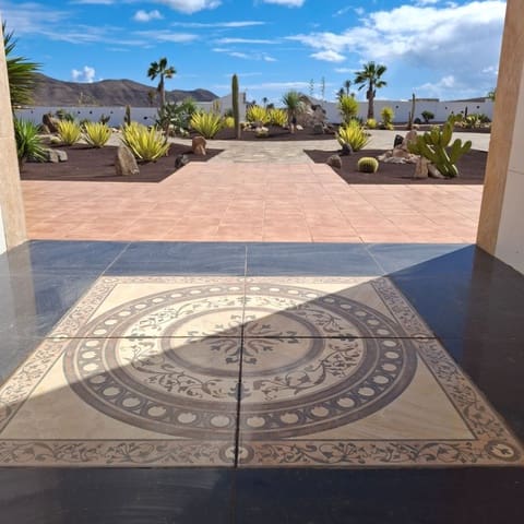 5 soveværelse Villa til salg i Tuineje med swimmingpool - € 695.000 (Ref: 9542166)