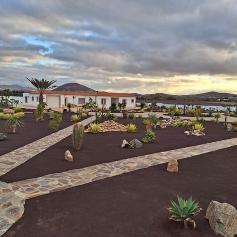 5 soveværelse Villa til salg i Tuineje med swimmingpool - € 695.000 (Ref: 9542166)