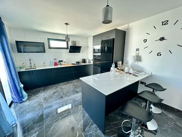 4 camera da letto Villa in vendita in Antigua con piscina garage - 350.000 € (Rif: 9542167)