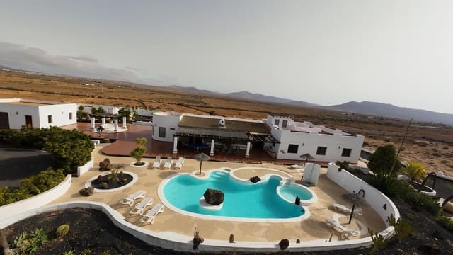 5 soveværelse Villa til salg i Antigua med swimmingpool garage - € 1.280.000 (Ref: 9542168)