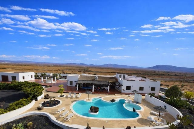 5 quarto Moradia para venda em Antigua com piscina garagem - 880 000 € (Ref: 9542168)