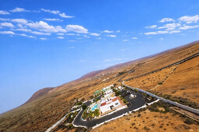 5 quarto Moradia para venda em Antigua com piscina garagem - 880 000 € (Ref: 9542168)