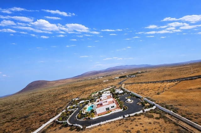 5 quarto Moradia para venda em Antigua com piscina garagem - 880 000 € (Ref: 9542168)