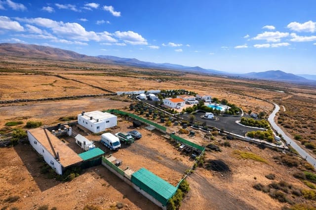 5 quarto Moradia para venda em Antigua com piscina garagem - 880 000 € (Ref: 9542168)