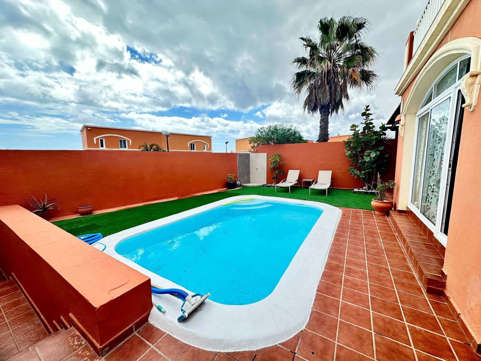 Casa de 3 habitaciones en Puerto del Rosario en venta con piscina - 330.000 € (Ref: 9542169)