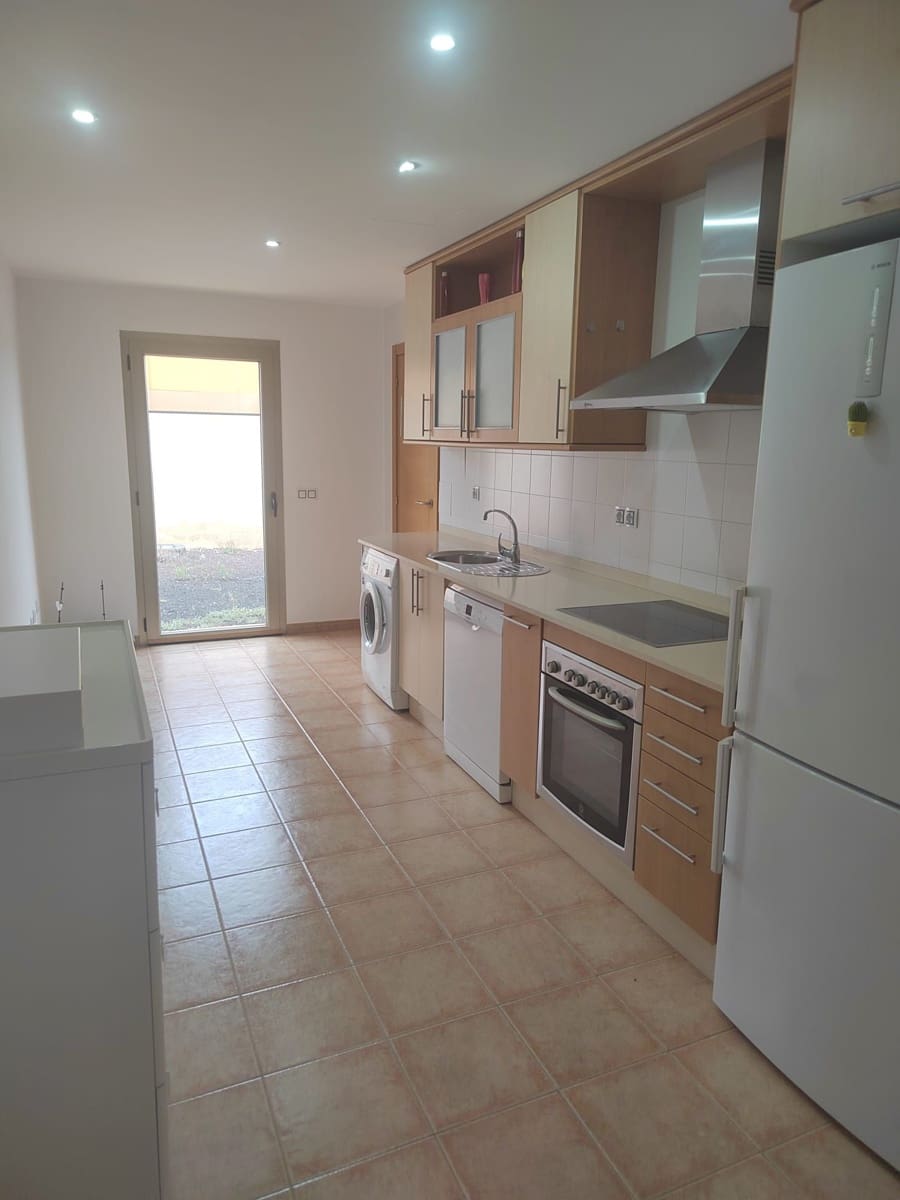 3 makuuhuone Huvila myytävänä paikassa Caleta de Fuste mukana uima-altaan - 475 000 € (Ref: 9542172)