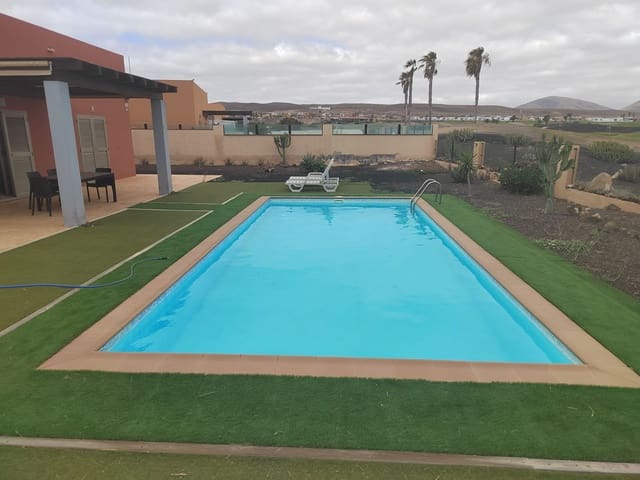 3 makuuhuone Huvila myytävänä paikassa Caleta de Fuste, Antigua mukana uima-altaan - 475 000 € (Ref: 9542172)