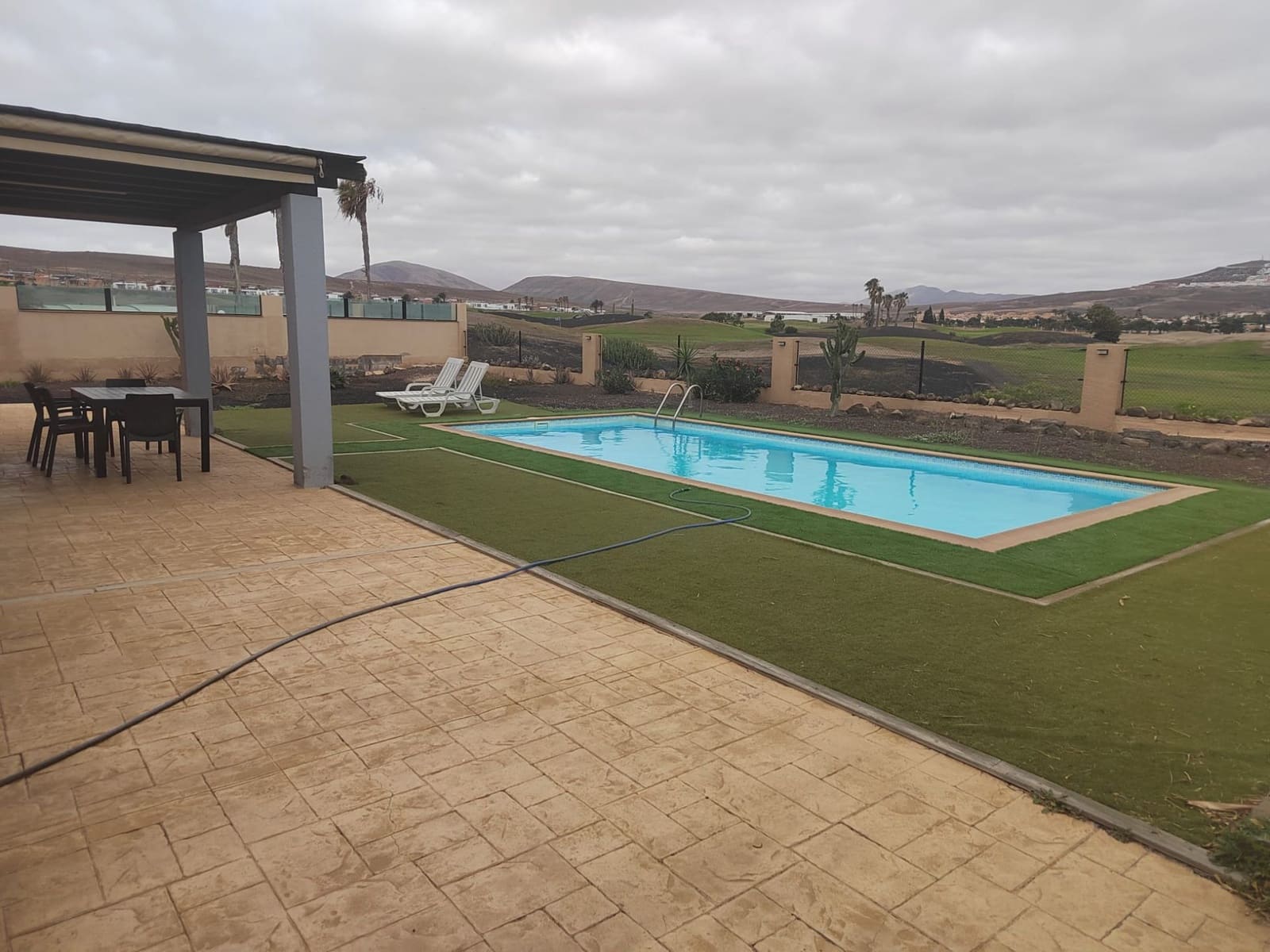 3 makuuhuone Huvila myytävänä paikassa Caleta de Fuste mukana uima-altaan - 475 000 € (Ref: 9542172)