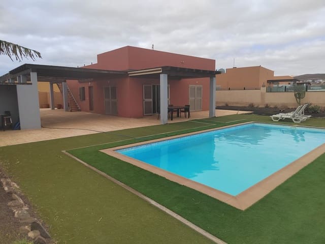 3 makuuhuone Huvila myytävänä paikassa Caleta de Fuste, Antigua mukana uima-altaan - 475 000 € (Ref: 9542172)