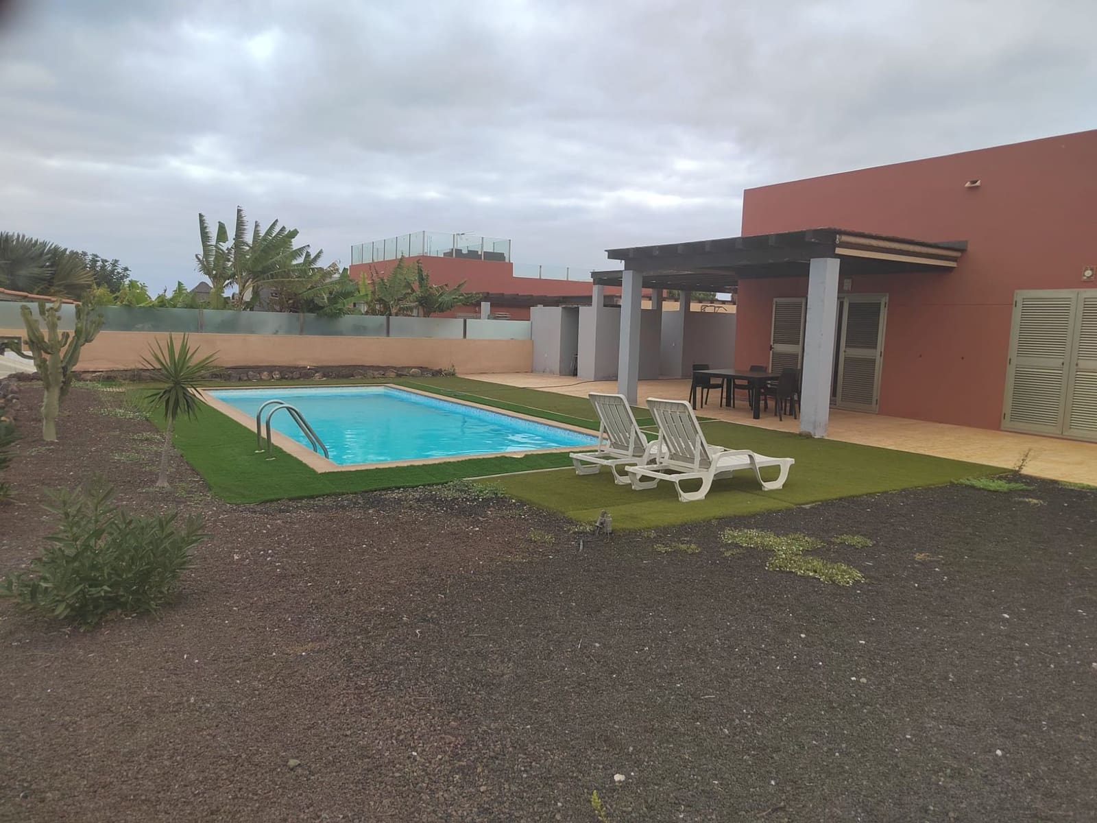 3 makuuhuone Huvila myytävänä paikassa Caleta de Fuste mukana uima-altaan - 475 000 € (Ref: 9542172)