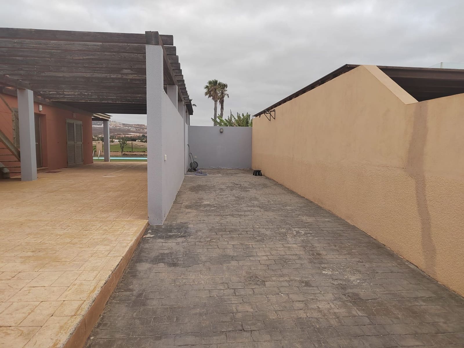 3 makuuhuone Huvila myytävänä paikassa Caleta de Fuste mukana uima-altaan - 475 000 € (Ref: 9542172)