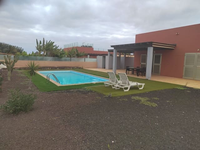 3 makuuhuone Huvila myytävänä paikassa Caleta de Fuste, Antigua mukana uima-altaan - 475 000 € (Ref: 9542172)