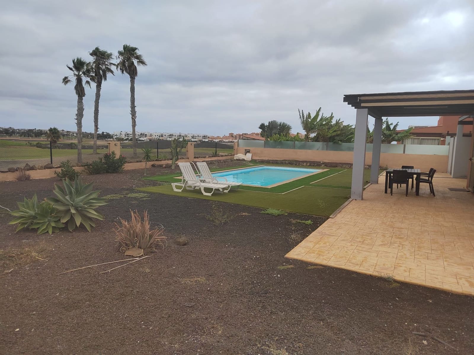 3 makuuhuone Huvila myytävänä paikassa Caleta de Fuste mukana uima-altaan - 475 000 € (Ref: 9542172)