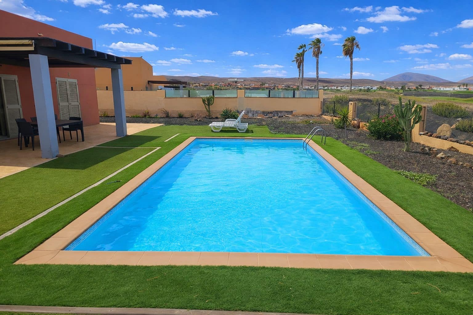 3 soveværelse Villa til salg i Caleta de Fuste med swimmingpool garage - € 475.000 (Ref: 9542172)