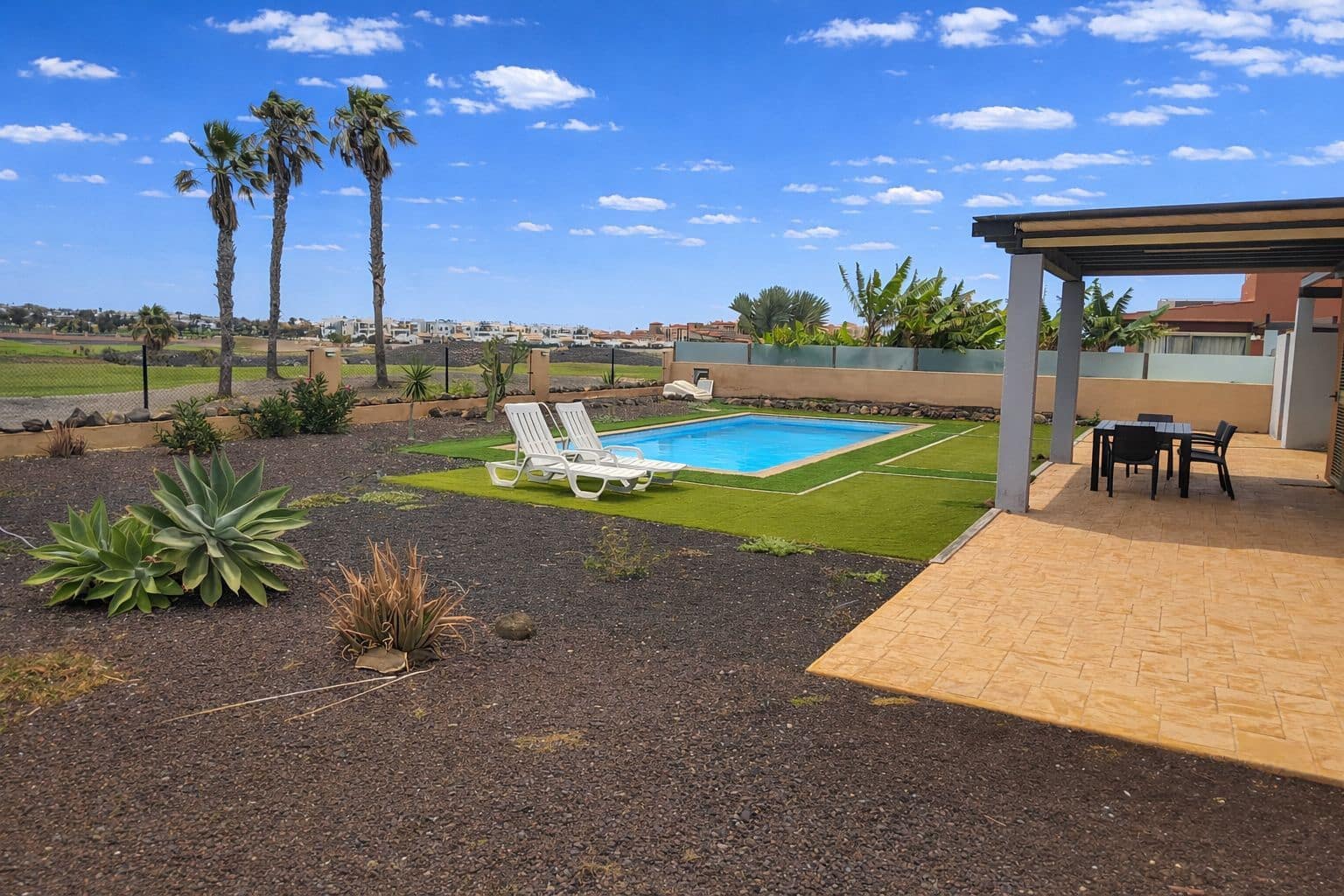 3 soveværelse Villa til salg i Caleta de Fuste med swimmingpool garage - € 475.000 (Ref: 9542172)