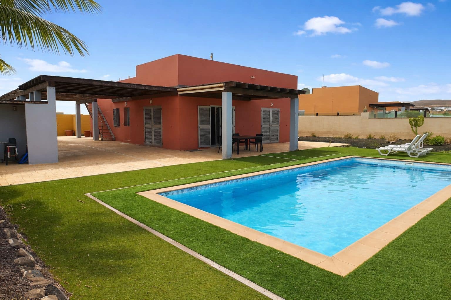 3 soveværelse Villa til salg i Caleta de Fuste med swimmingpool garage - € 475.000 (Ref: 9542172)