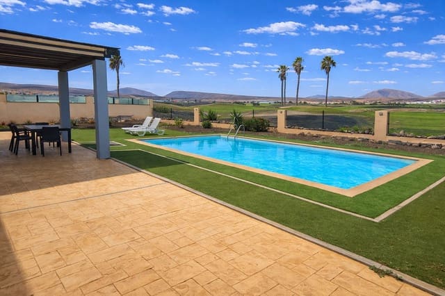 3 soveværelse Villa til salg i Caleta de Fuste, Antigua med swimmingpool garage - € 475.000 (Ref: 9542172)