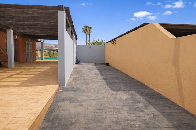 3 soveværelse Villa til salg i Caleta de Fuste, Antigua med swimmingpool garage - € 475.000 (Ref: 9542172)