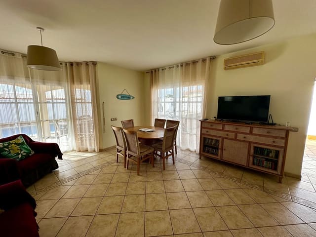 4 makuuhuone Huvila myytävänä paikassa Caleta de Fuste, Antigua mukana uima-altaan 
autotalli - 510 000 € (Ref: 9542173)