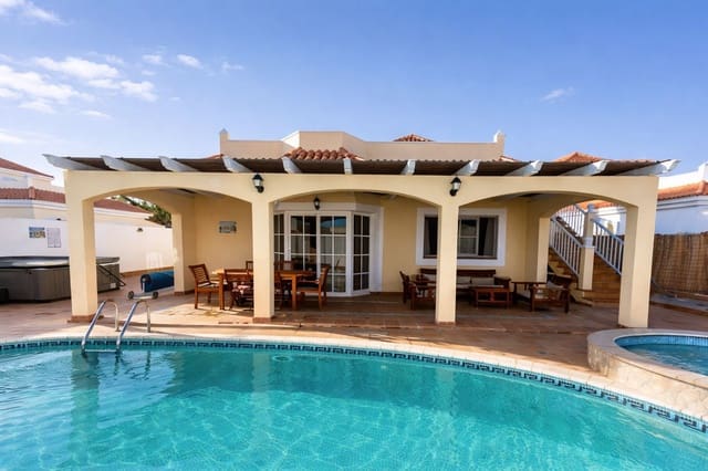 4 bedroom Villa for sale in Caleta de Fuste, Antigua with pool garage - € 510,000 (Ref: 9542173)