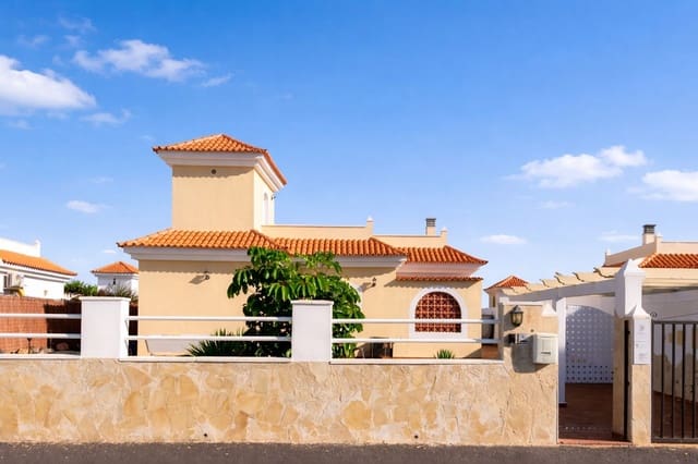 4 bedroom Villa for sale in Caleta de Fuste, Antigua with pool garage - € 510,000 (Ref: 9542173)