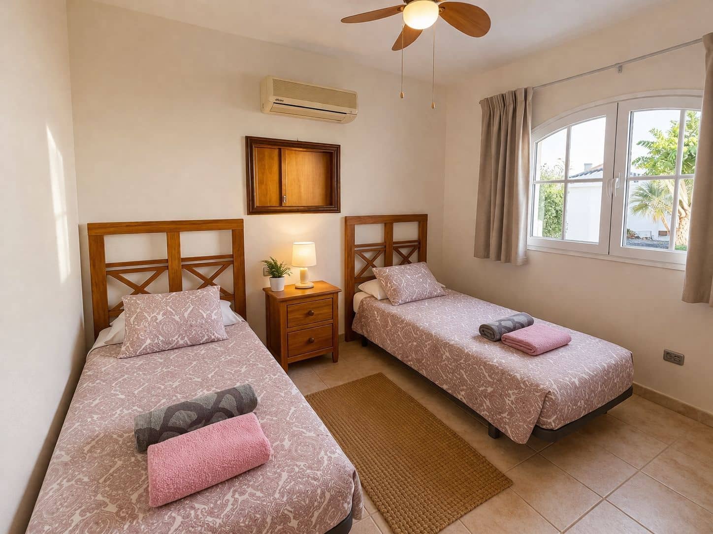 4 bedroom Villa for sale in Caleta de Fuste with pool garage - € 510,000 (Ref: 9542173)