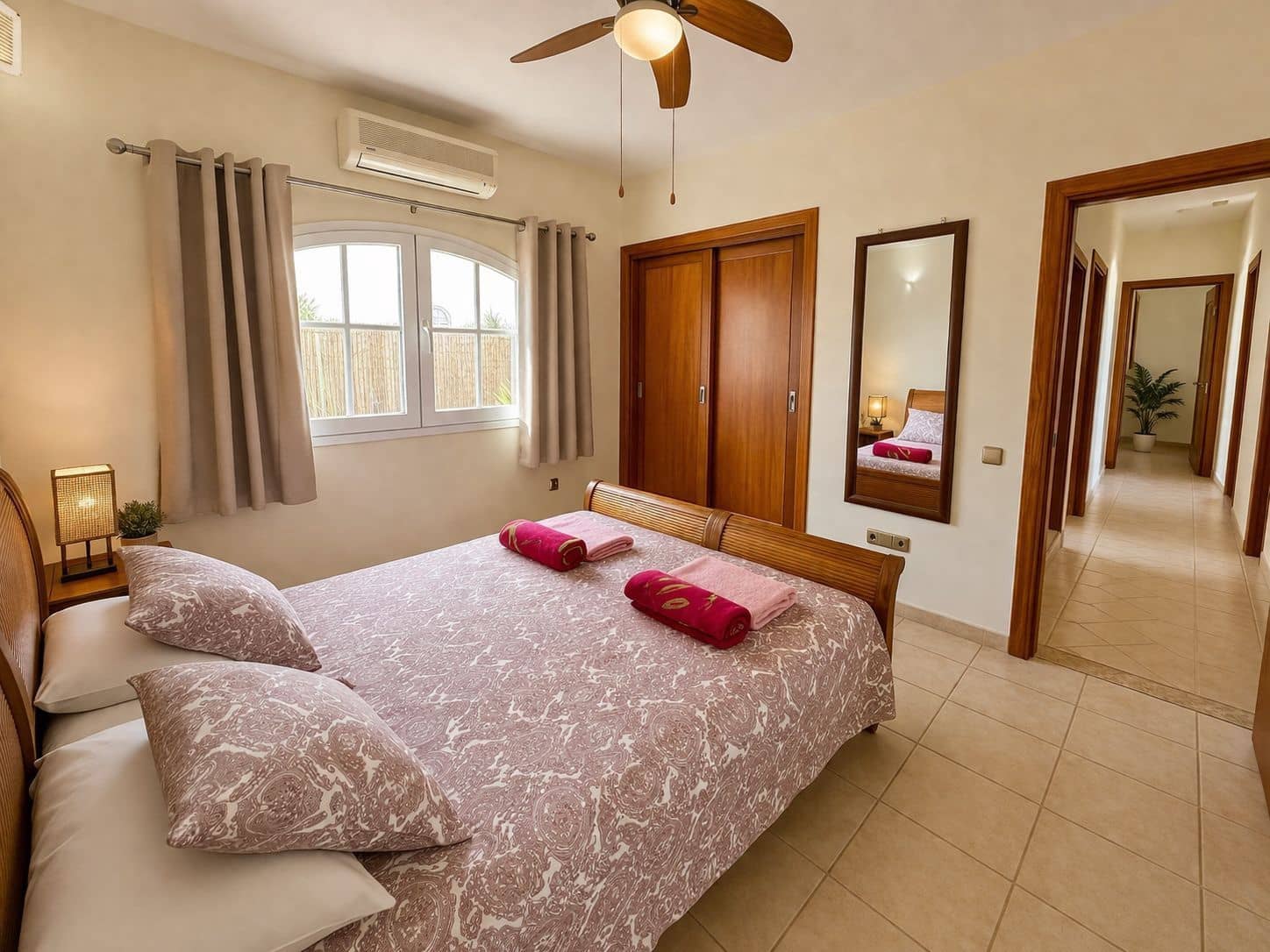 4 bedroom Villa for sale in Caleta de Fuste with pool garage - € 510,000 (Ref: 9542173)