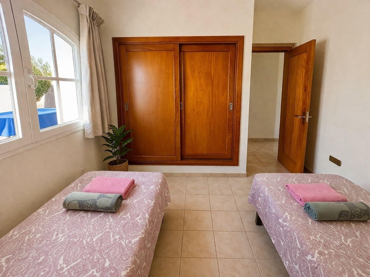 4 bedroom Villa for sale in Caleta de Fuste with pool garage - € 510,000 (Ref: 9542173)