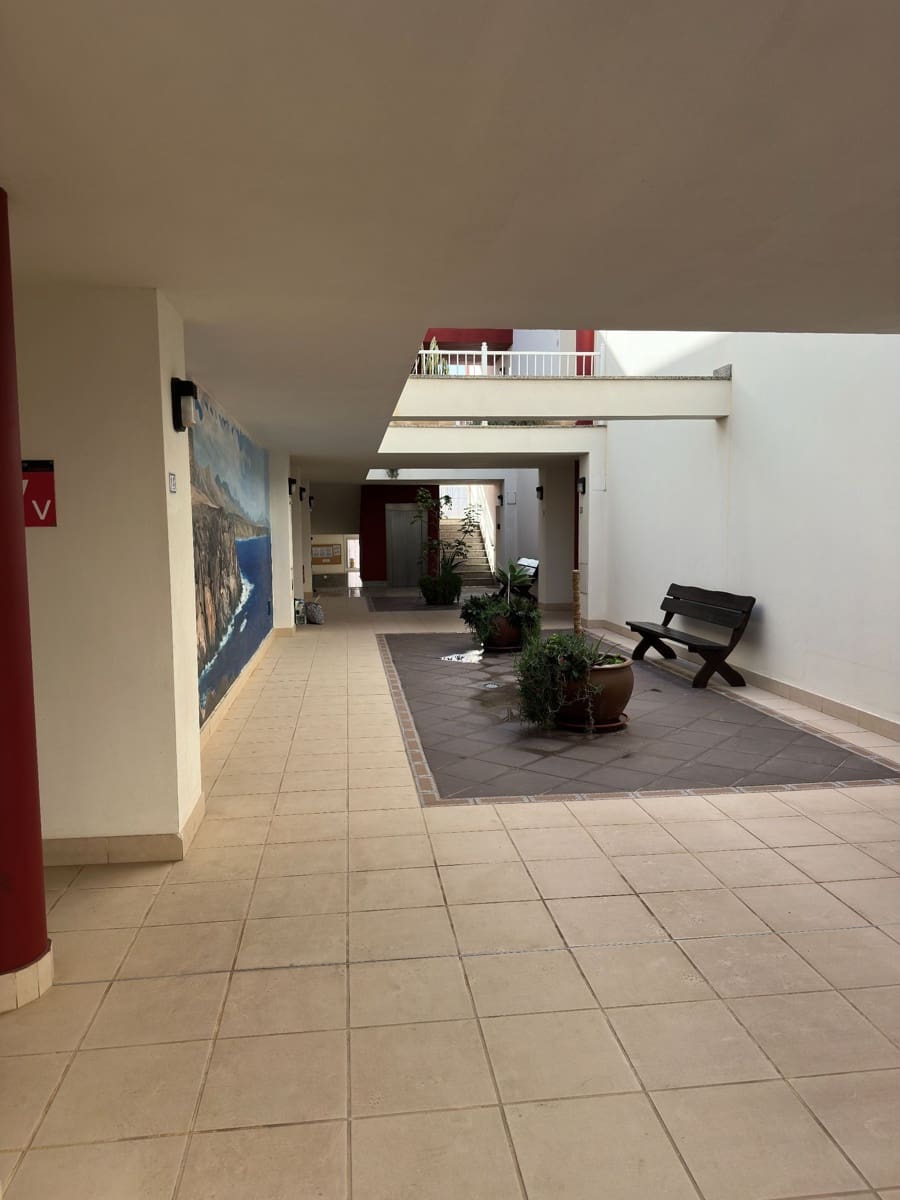 2 slaapkamer Flat te koop in El Cotillo met zwembad garage - € 320.000 (Ref: 9542174)