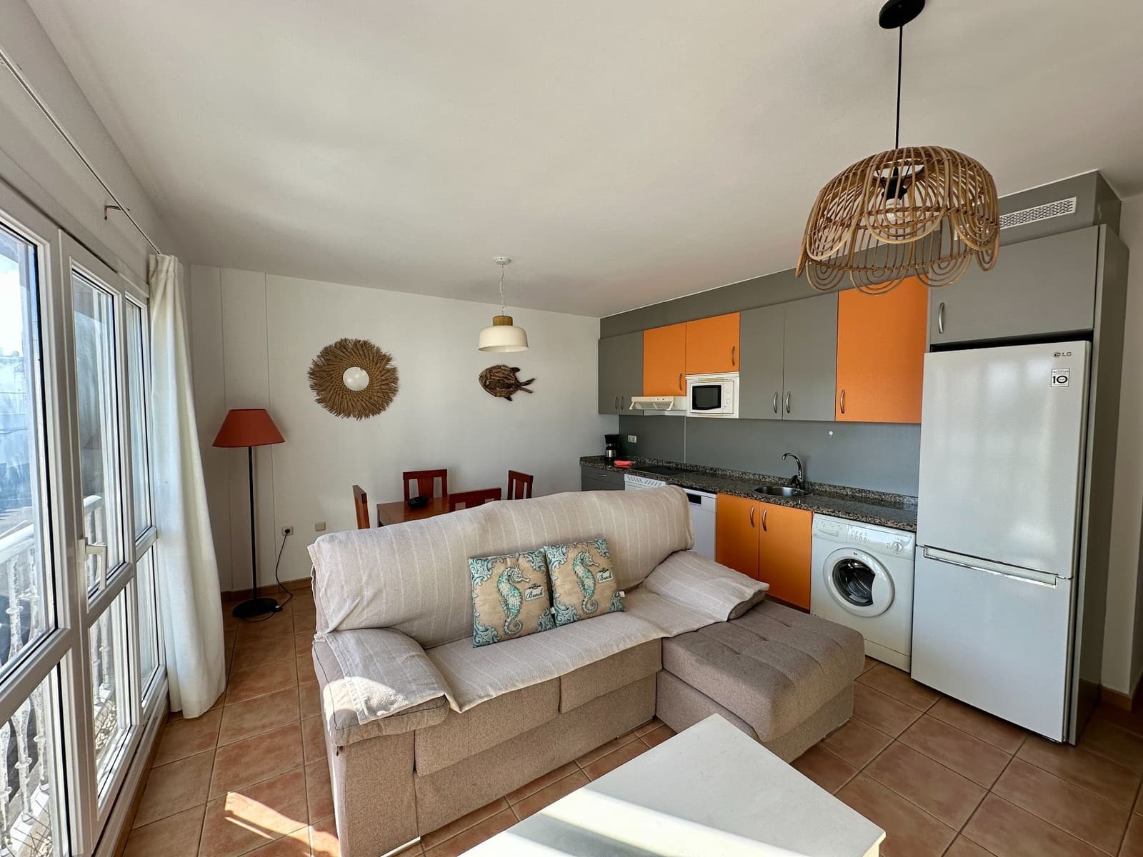 2 slaapkamer Flat te koop in El Cotillo met zwembad garage - € 320.000 (Ref: 9542174)